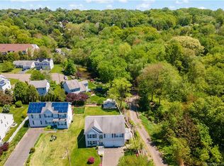 419 Lynne Pl, Bridgeport, CT 06610