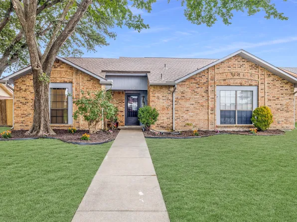 305 Hemlock Dr, Grand Prairie, TX 75052