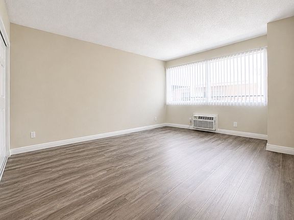 3rd image of 8001 Reseda Blvd #208