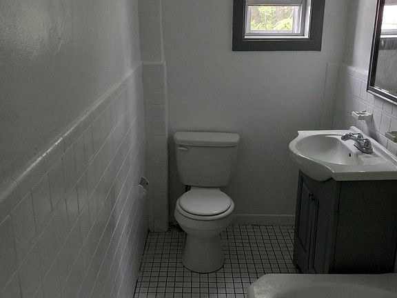 4th image of 1637 S 59th St Floor 1