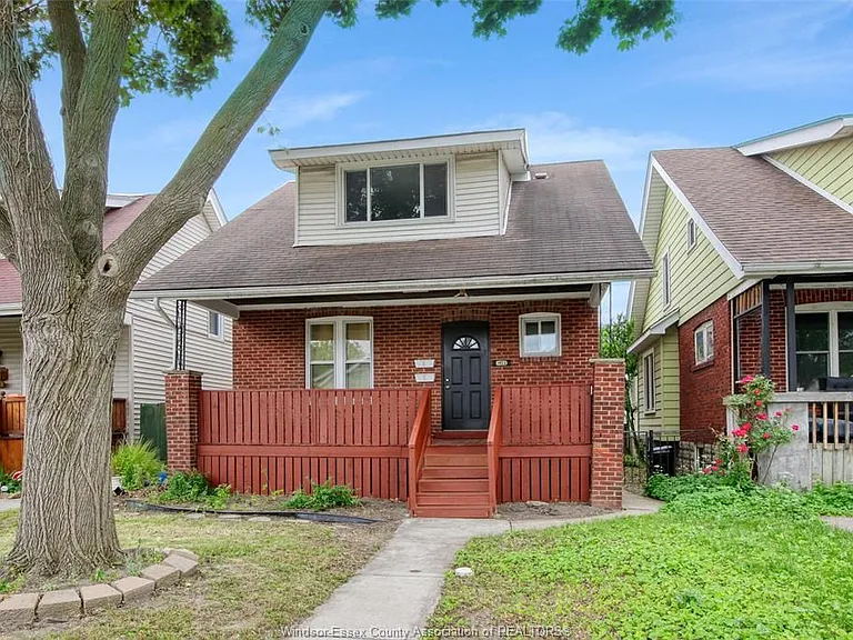 1453 Marentette Ave #UPPER — Photo 2