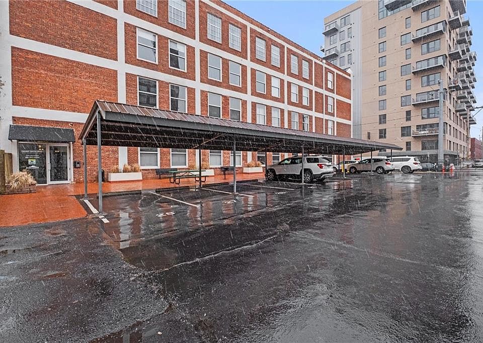 1st image of 2029 Wyandotte St APT 310