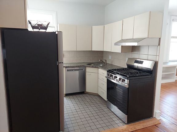 5th image of 1521 Spruce St APT 301
