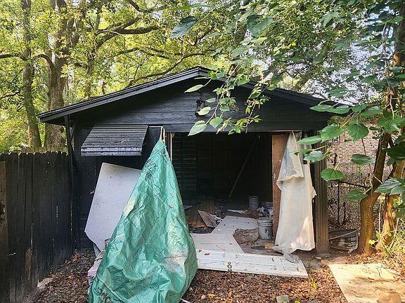 3rd image of 2070 W 12th St