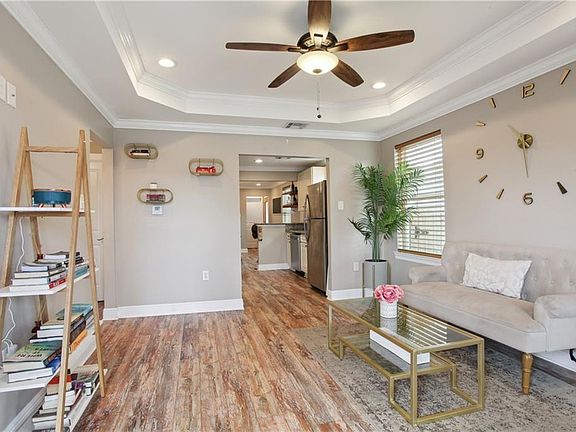 3rd image of 3227 Mistletoe St