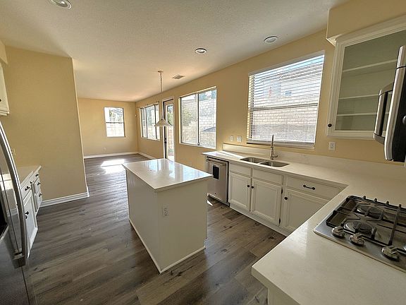 4th image of 4525 Torrey Pines Dr