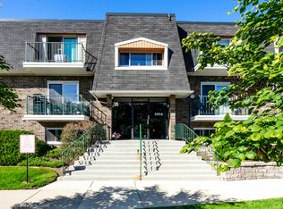 3856 S Parkway Dr APT 3B, Northbrook, IL 60062