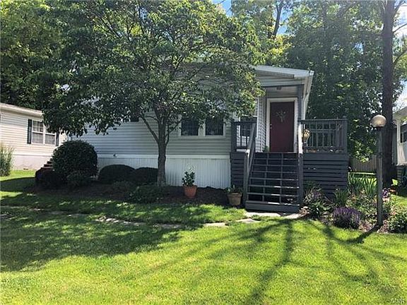4th image of 15 Woodsbluff Ct N