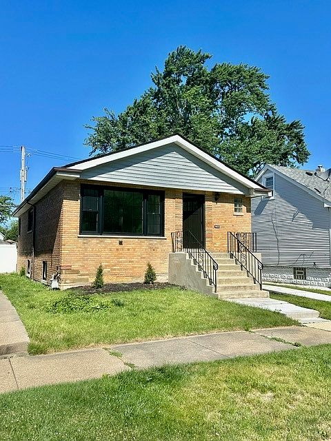 1st image of 10518 S Sacramento Ave