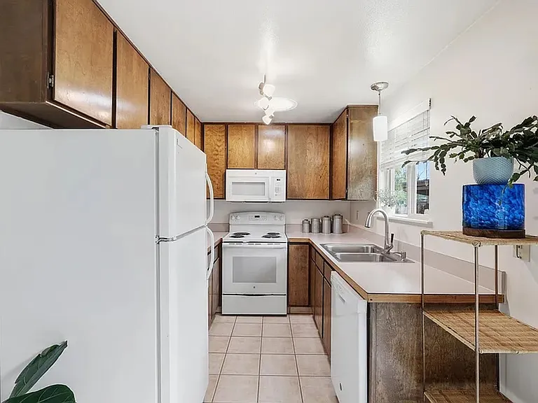 149- 1735, 1737 NE Wichita Way — Photo 39