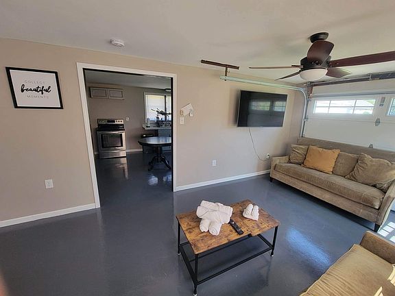3rd image of 2213 Woodrow St #B