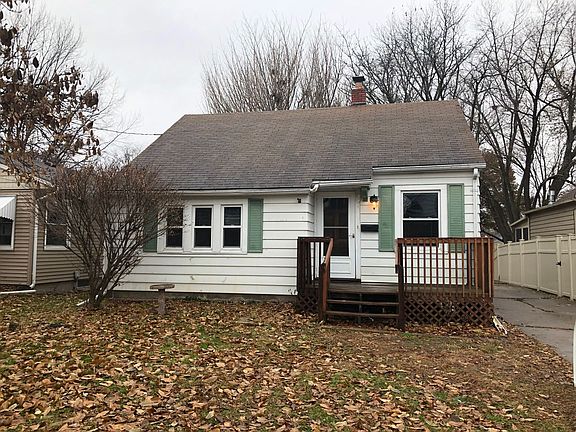 2nd image of 2331 4th St