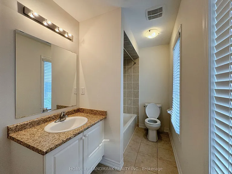 35 Hyacinth St — Photo 17