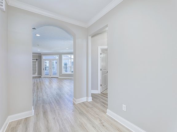 5th image of 2611 Bryne St