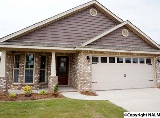 716 Oak Cove Ln, Huntsville, AL 35757