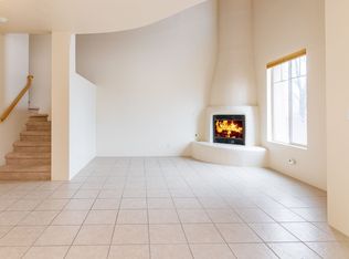 7 E Saddleback Mesa, Santa Fe, NM 87508