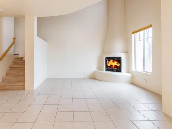 7 E Saddleback Mesa, Santa Fe, NM 87508