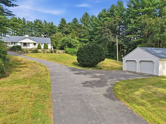 3rd image of 55 Old Common Rd