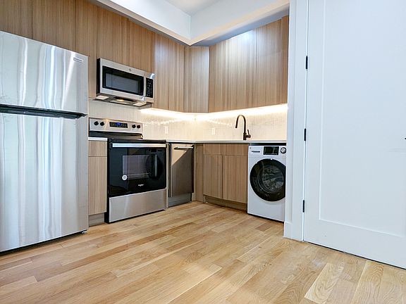 2nd image of 255 Clarkson Ave #1R
