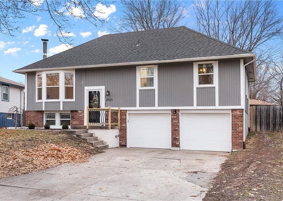 1st image of 2923 Sweet Briar Dr