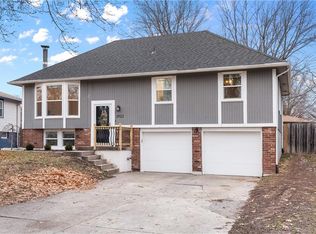 2923 Sweet Briar Dr, Independence, MO 64057