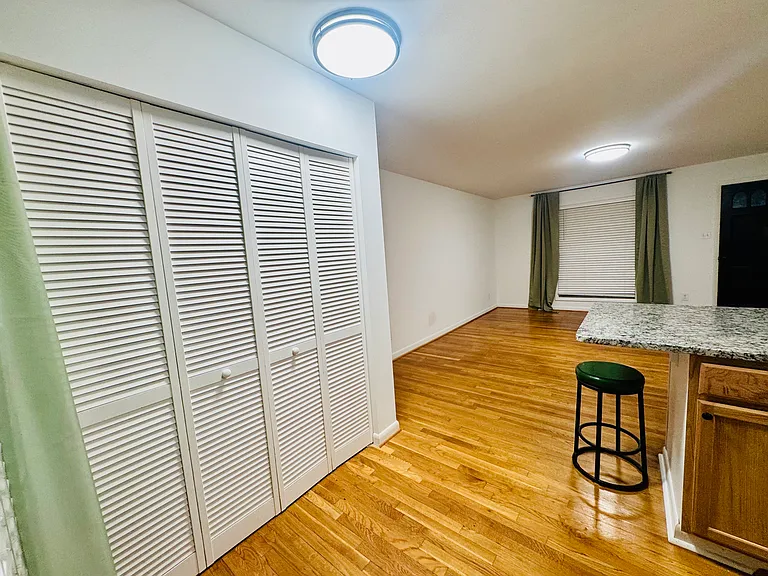 1216 W Leigh St — Photo 30