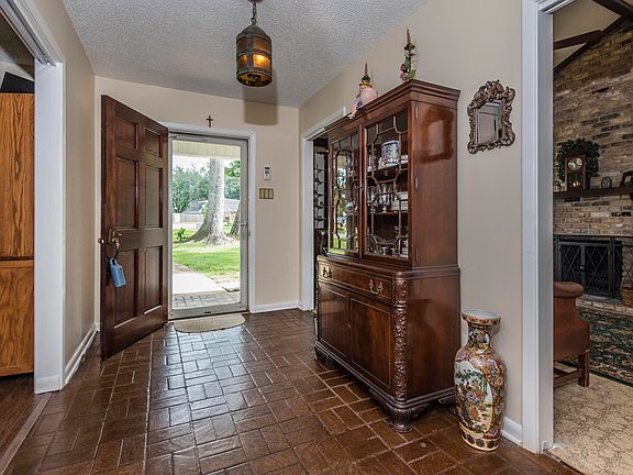 5th image of 105 Templeton Dr