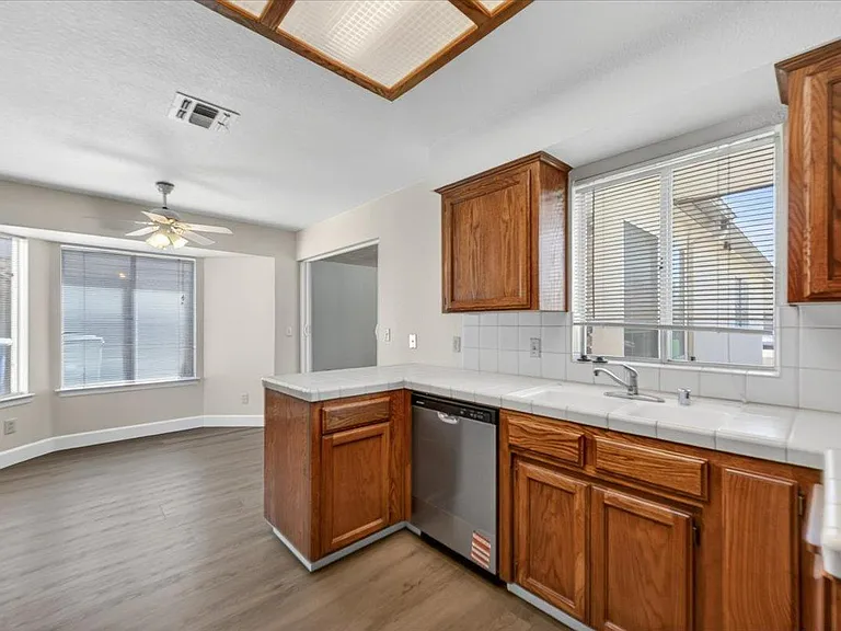 2176 E Decatur Ave — Photo 12