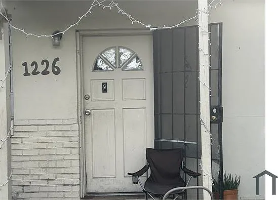 6 bed, 1600 sqft, $3,855 — Photo 1