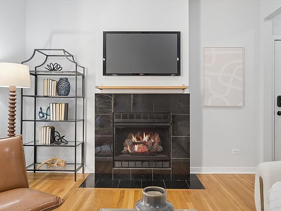 5th image of 3012 W Addison St APT 3N