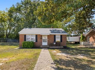 1445 E Chaloner Dr, Roanoke Rapids, NC 27870