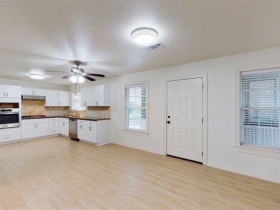 4th image of 3032 Memorial Blvd