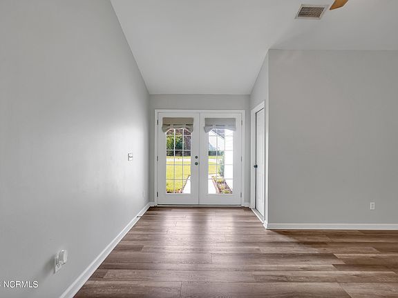 4th image of 1806 Liz Lane NE