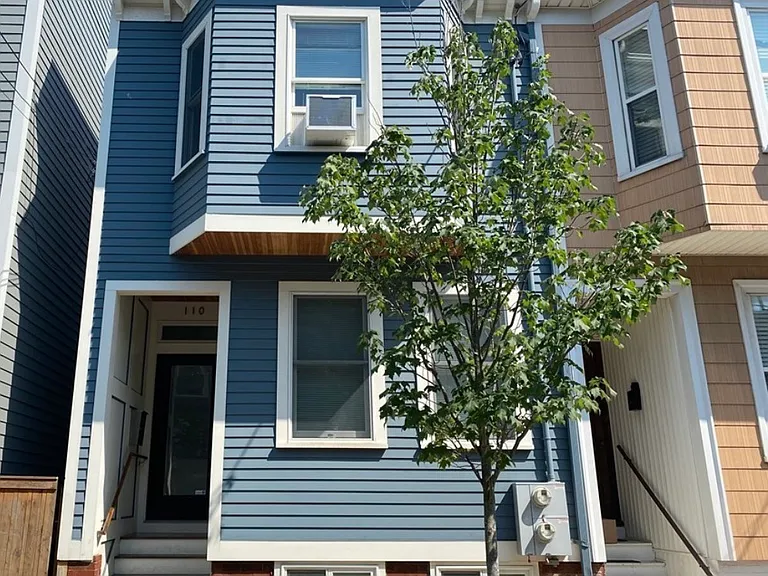 110 5th St — Photo 1