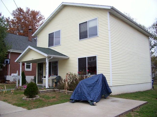 1st image of 613 Michigan St