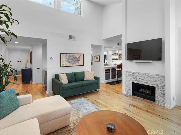 17711 Margate St APT 313, Encino, CA 91316