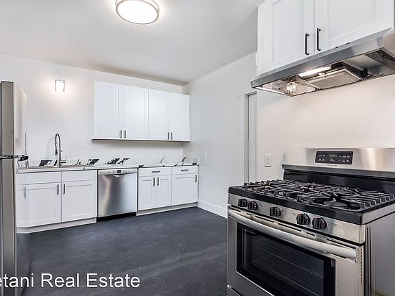 4th image of 1504 Cabrillo St