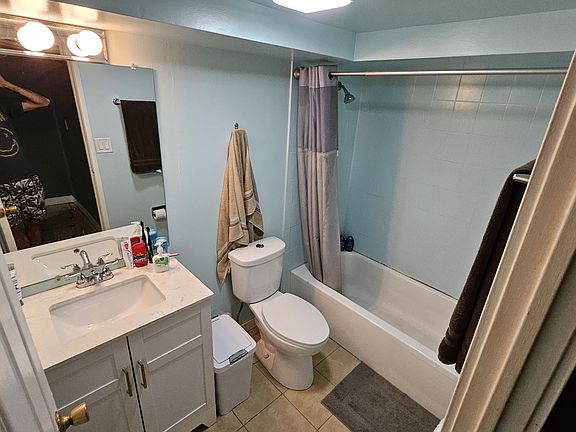 4th image of 271 Shorewood Dr APT Gc