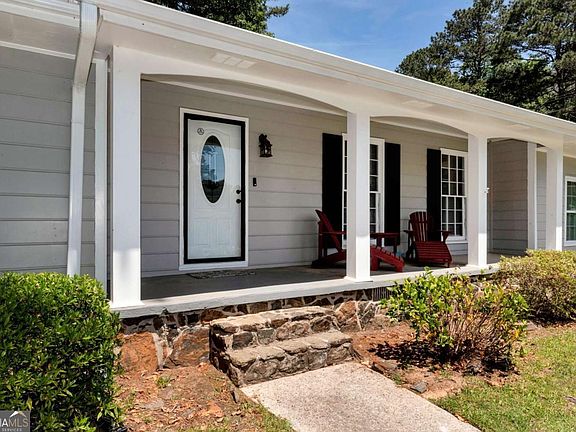 2nd image of 1847 Oak Ridge Ln