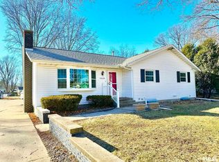 3209 39th St, Moline, IL 61265