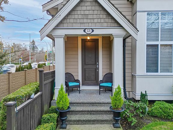 4th image of 13-3268 156a St #13