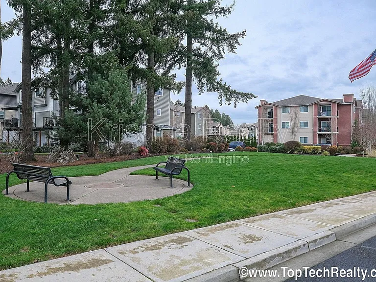 477 NE Edgeway Dr — Photo 20