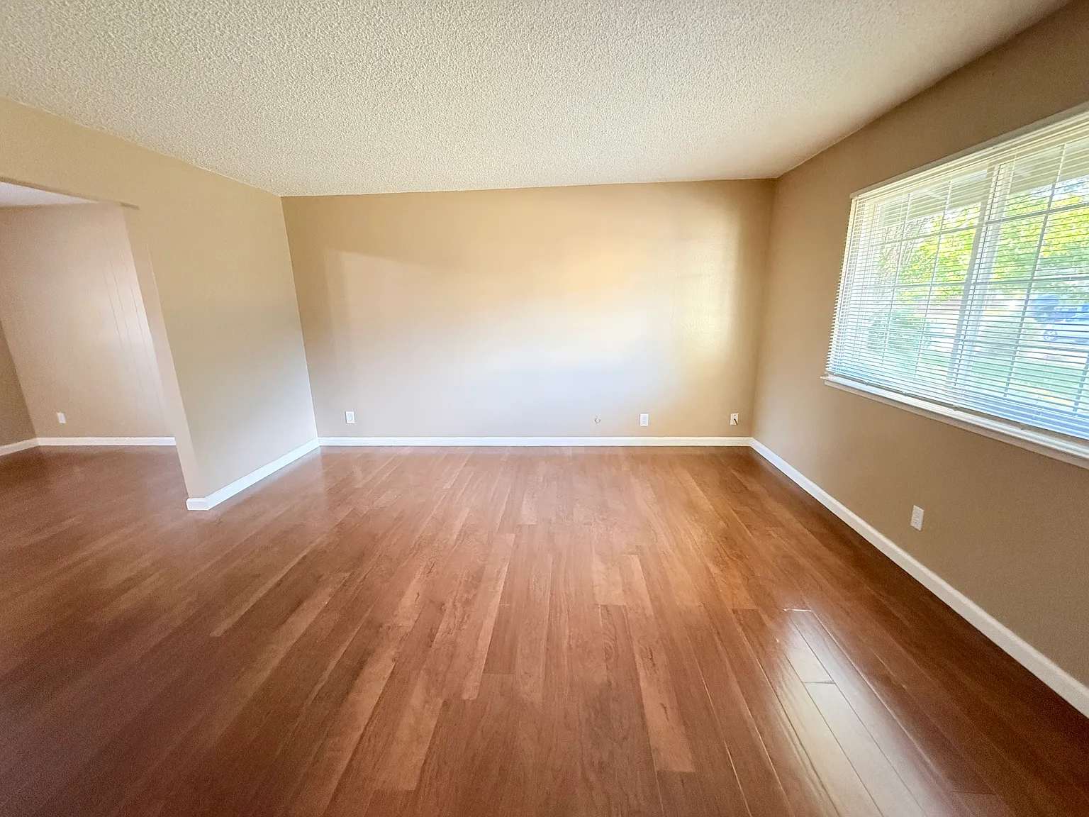 5 bed, 1889 sqft, $2,750 — Photo 4