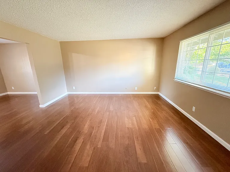 6881 Kettering Cir — Photo 4