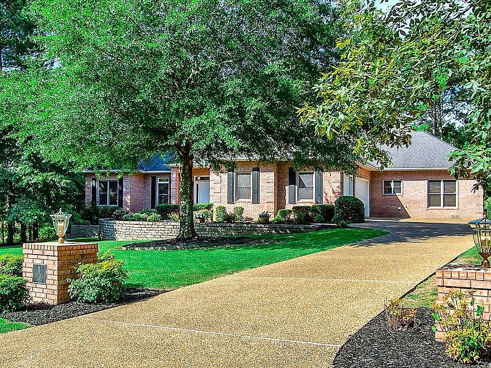 1st image of 8 Loyola Ln