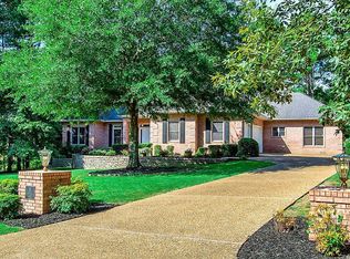 8 Loyola Ln, Hot Springs, AR 71909