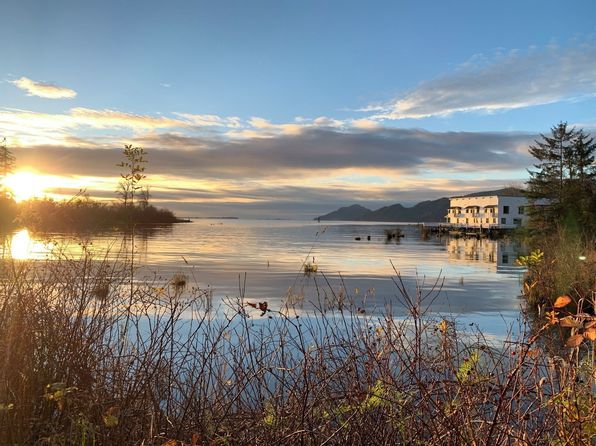 957 Steamboat Slough Rd