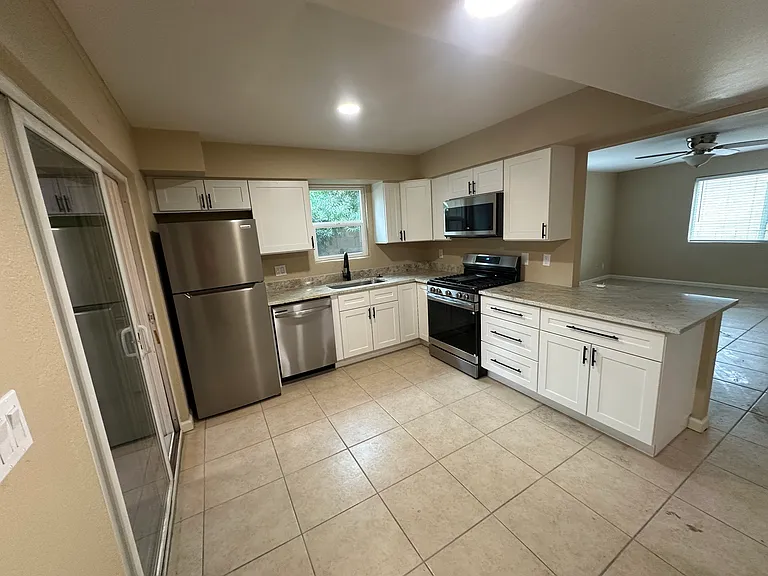 919 E Tuckey Ln #3 — Photo 6