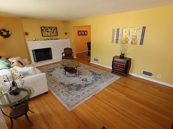 2nd image of 10037 Lakeside Dr