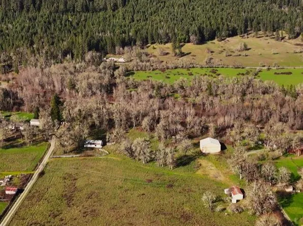 700 Sunny Glen Way, Wolf Creek, OR 97497